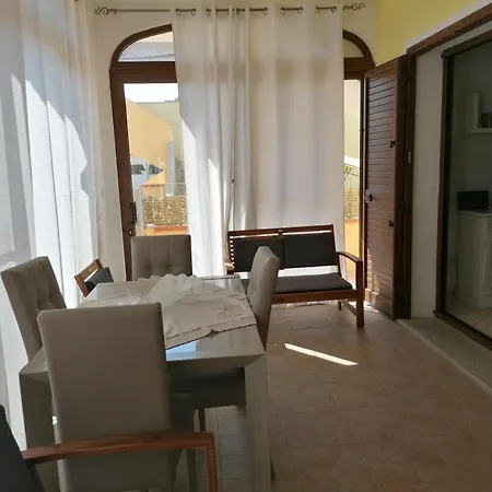 Vista Mare Giardino 度假居